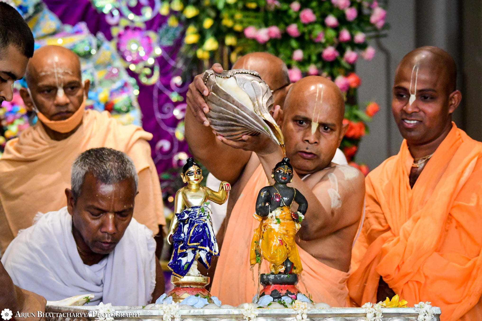 HH Prabodhanand Saraswati Swami Maharaj chanting Hare Krishna