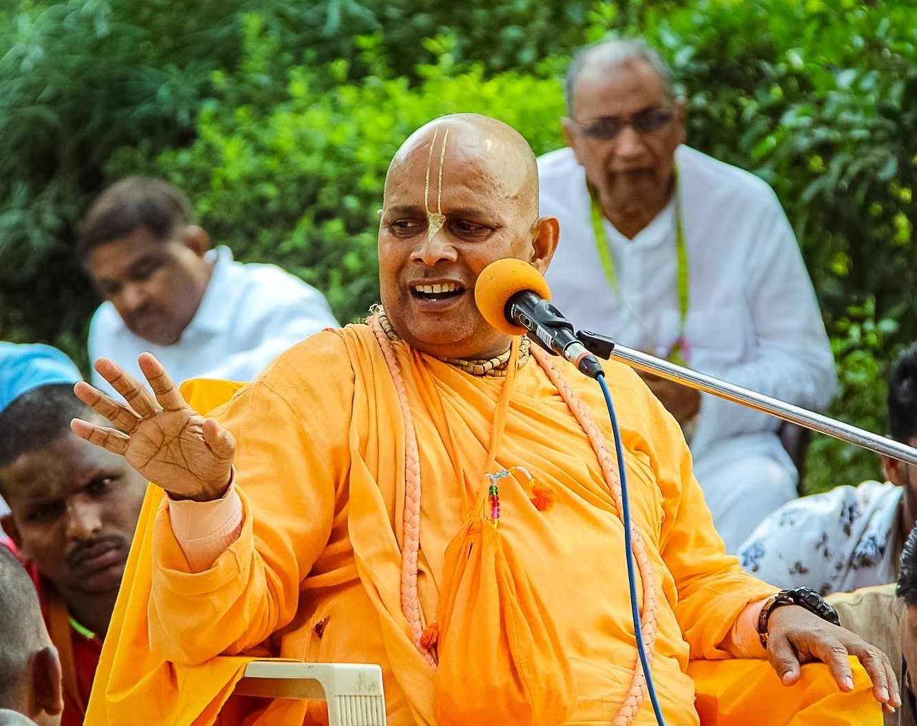 HH Prabodhanand Saraswati Swami Maharaj with devotees in Vrindavan