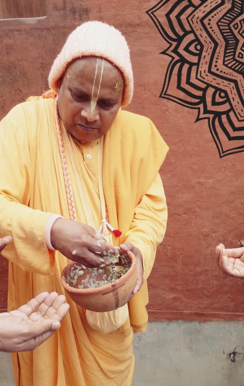 HH Prabodhanand Saraswati Swami Maharaj during a festival